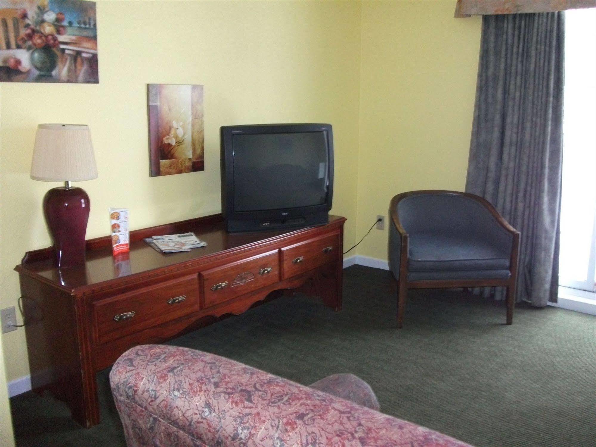 Travelodge By Wyndham Wasaga Beach Esterno foto